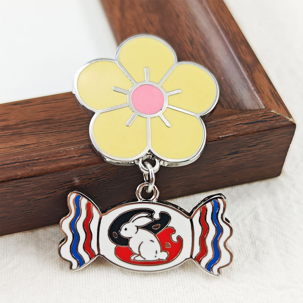 White Rabbit Candy Enamel Pin  - Food Snacks Gifts recensie en prijs