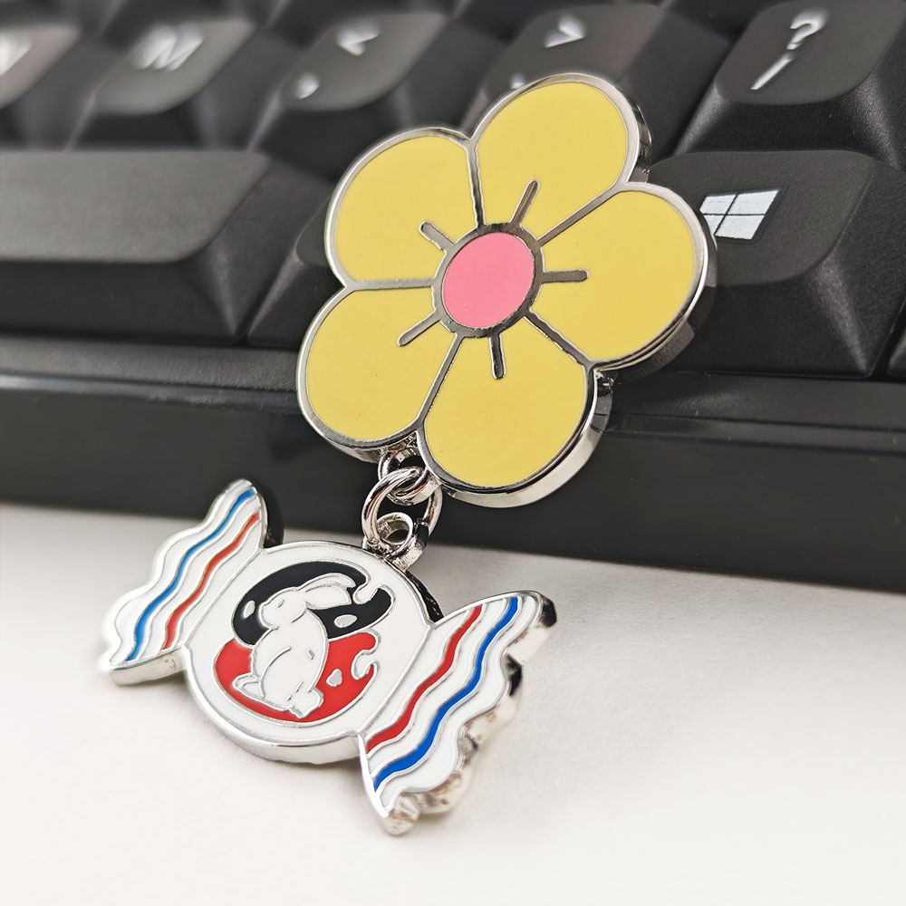 White Rabbit Candy Enamel Pin  - Food Snacks Gifts recensie en prijs